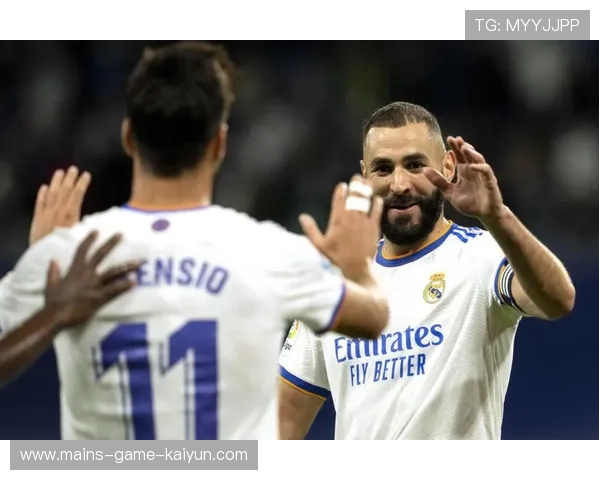 维尼修斯背身一磕完成绝妙配合 维尼修斯背身一磕完成绝妙配合