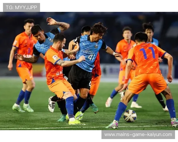 山东泰山外围强势压制,多次形成威胁球 山东泰山外围强势压制,多次形成威胁球