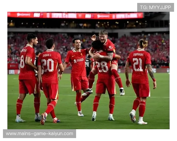 利物浦利用边路优势频繁威胁禁区,攻守转换自如 利物浦利用边路优势频繁威胁禁区,攻守转换自如