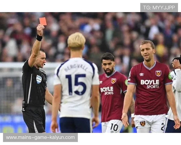 热刺角球混战制造险情，罗梅罗补射没能踢正